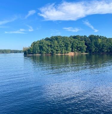 Ride the thrill on Lake Wylie, South Carolina — book now with Cater2U Jetski Rentals.